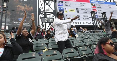 Fans pay $1 to bid farewell to the ‘just horrible, a disaster of a season’ White Sox